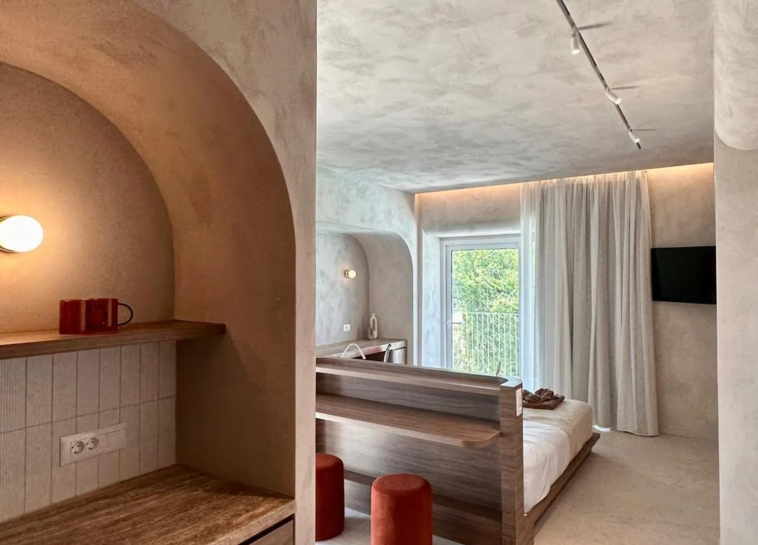 Theros Rethymno Aparthotel